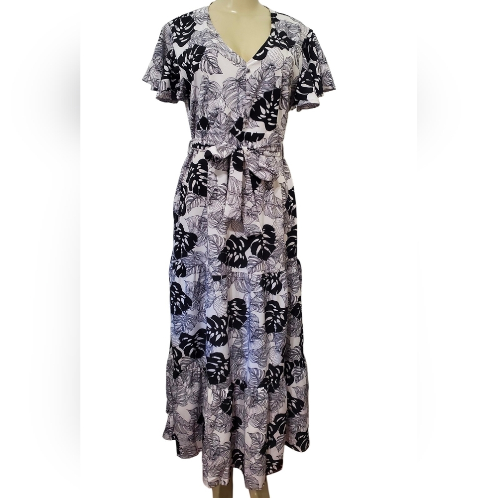 Elegant Black and White Leaf Print Midi Dress